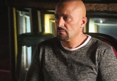 أحمد السقا يطلب من جمهوره الدعاء لوالد زوجته محمد الصغير