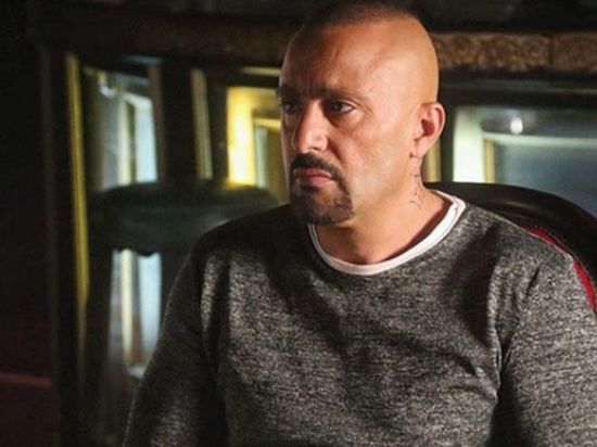 أحمد السقا يطلب من جمهوره الدعاء لوالد زوجته محمد الصغير