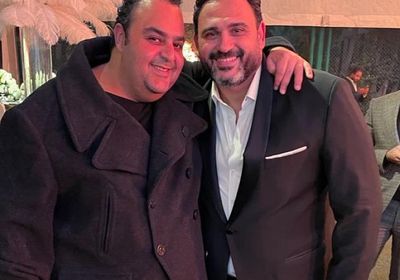 بعد تشبيهه بظافر العابدين :أكرم حسني لـ شيكو :ظافر برقبتي