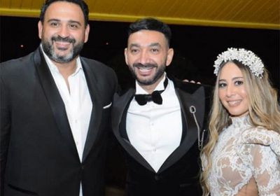 أكرم حسني يهنئ نادر حمدي بزفافه