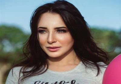 ساندي تكشف سبب حذف صورها من "انستجرام"