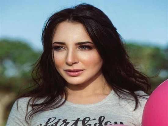 ساندي تكشف سبب حذف صورها من "انستجرام"