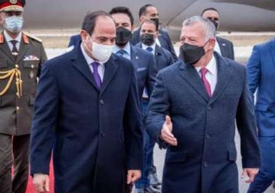العاهل الأردني يستقبل الرئيس المصري خلال زيارته لعمان