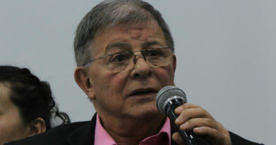 بسبب كورونا.. وزير الدفاع الكولومبي في العناية المركزة