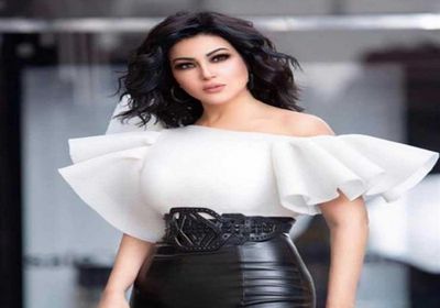 مع ثعبان..سمية الخشاب تنشر فيديو جديد من رحلتها في دبي