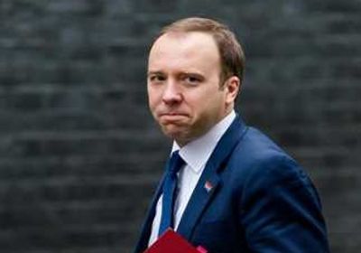 وزير الصحة البريطاني يعزل نفسه ذاتيا