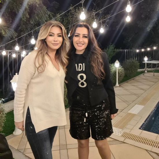 لطيفة تلتقي بـ نوال الزغبي في دبي (صور)