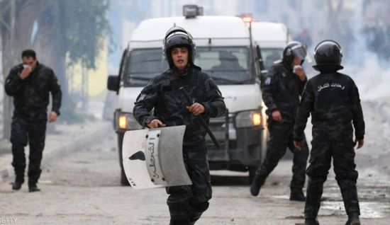  احتجاجات في العاصمة التونسية والشرطة تطلق الغاز المسيل للدموع