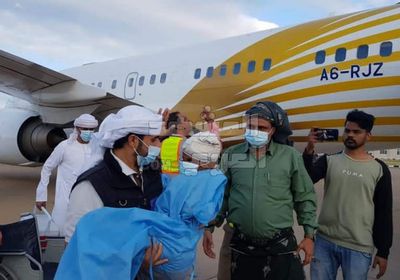 "خليفة الإنسانية" تتكفل بعلاج حالات مرضية خارج سقطرى