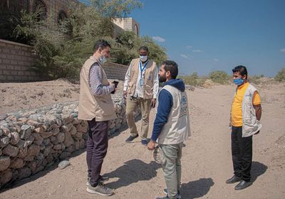 وفد "الأغذية العالمي" يتفقد مشروع المساعدات مقابل الأصول بالملاح