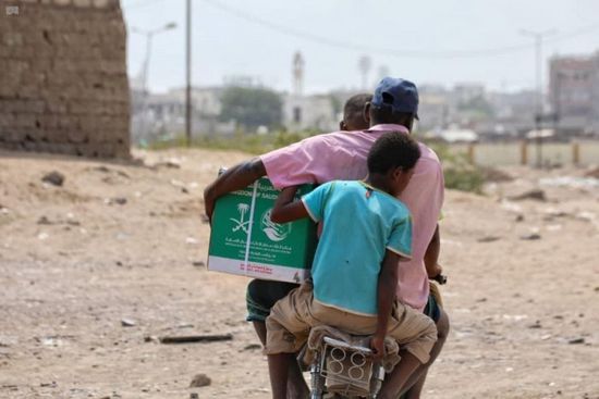 "سلمان للإغاثة" يوزع 108 أطنان أغذية على نازحي دار سعد