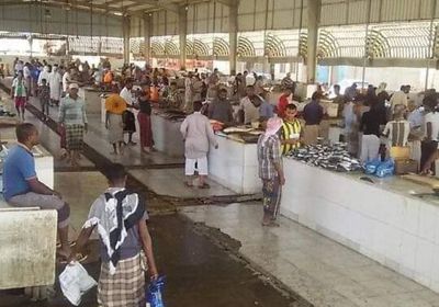 الإيقاع بسارقين في السوق المركزي بالشرج