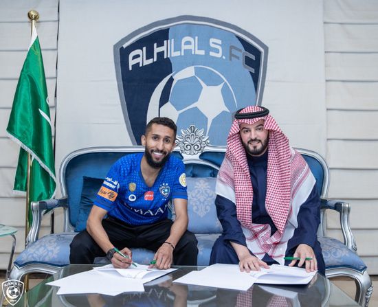 الهلال السعودي يجدد عقد قائده 4 مواسم