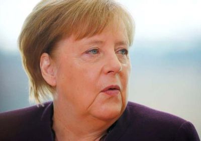 ميركل تشدد على ضرورة عمل المواطنين بمنازلهم