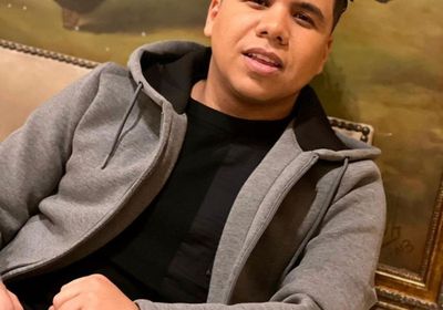 عمر كمال يروج لأغنيته الجديدة "يا أحلى عيون"