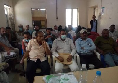 "تكليفات عبثية".. كوادر "ردفان العام" ترفض استبدال مديره