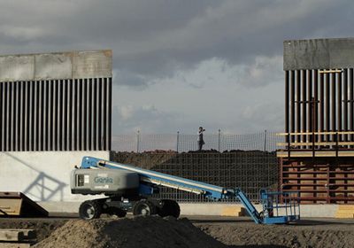 بايدن يوقف بناء الجدار على حدود المكسيك