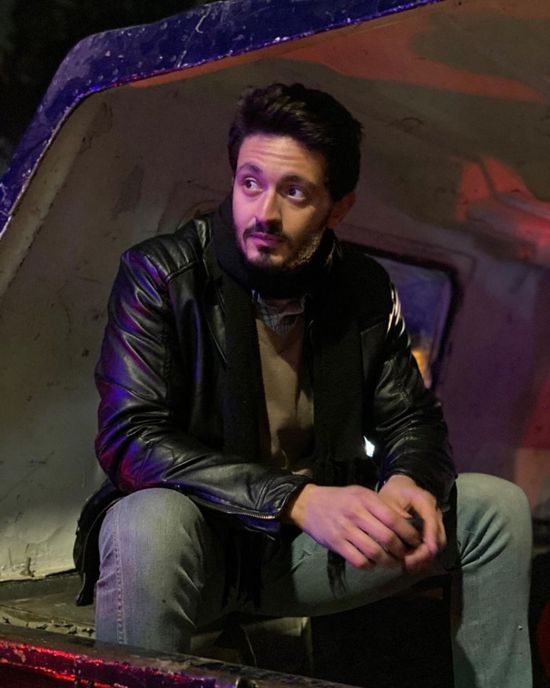 بطولة أحمد عز.. يوسف عثمان يشارك جمهوره بأول صورة من كواليس "هجمة مرتدة"