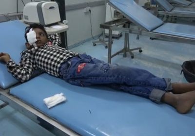 شاهد.. إصابة الطفل عشملي بنيران الحوثي في حيس