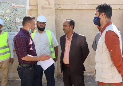 تأهيل أرصفة شوارع المدينة البيضاء بخور مكسر