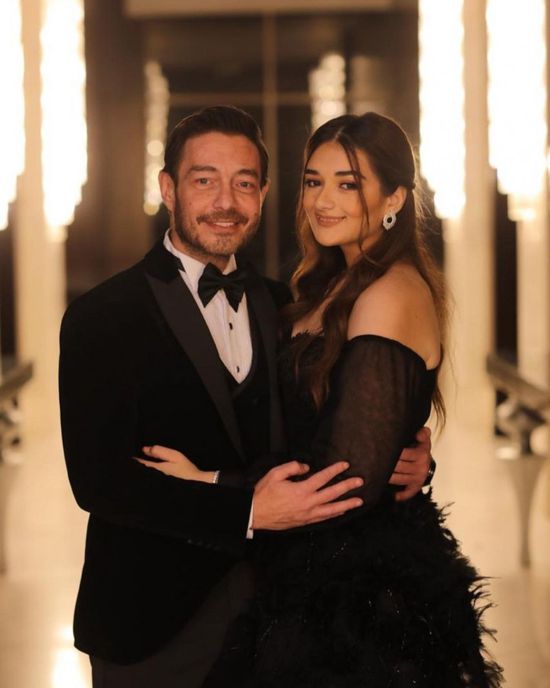 ملك أحمر زاهر تكشف سبب بكاء والدها في كواليس مسلسل "لؤلؤ"