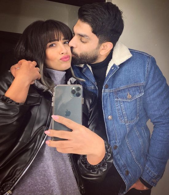 "أحن وأطيب راجل".. رنا سماحة بصحبة زوجها في ظهور جديد