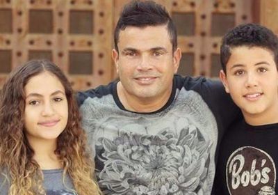 بالفيديو.. عمرو دياب يغني بصحبة أولاده في حفله في دبي