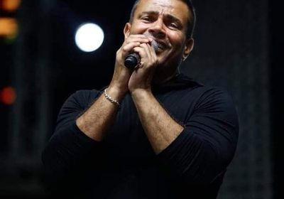 بالفيديو.. عمرو دياب يشعل مسرح حفله في دبي