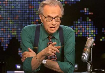 وفاة المذيع الأمريكي الشهير لاري كينج بعد إصابته بفيروس كورونا