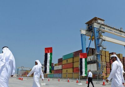  التجارة غير النفطية بدولة الإمارات تحقق تعافيا ملموسا