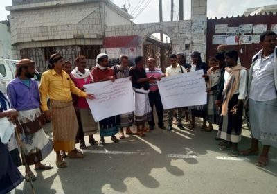 معلمو الوضيع يطالبون بصرف الراتب المنهوب