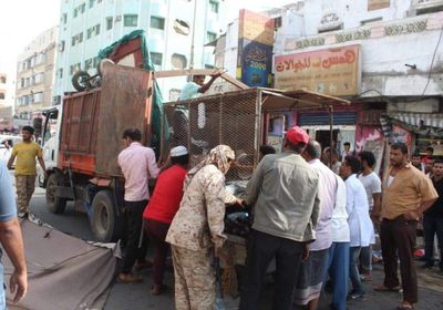 رفع الأكشاك العشوائية من شارع الثقافة بخورمكسر