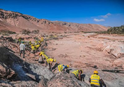 تواصل ترميم قناة النغيلية في وادي حجر