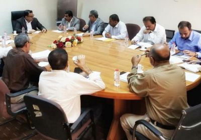 السقطري يبحث آليات تحصيل إيرادات الزراعة