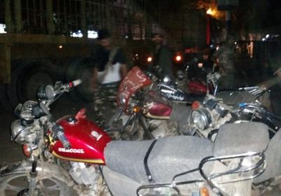 ملاحقة الدراجات النارية المُخالفة بالشحر