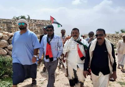 خليفة الإنسانية تفتتح طريق تامحك غرب سقطرى