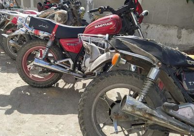 القبض على مُتهم بسرقة الدراجات النارية بالمكلا
