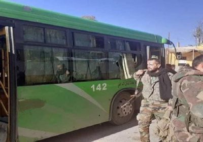  مقتل 3 عسكريين من الجيش السوري في استهداف حافلة بدير الزور