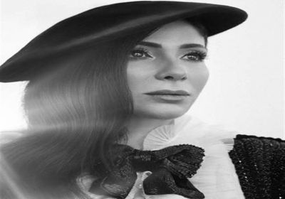 منى زكي تمارس التمارين الرياضية في أحدث ظهور (صورة)