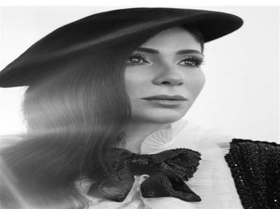 منى زكي تمارس التمارين الرياضية في أحدث ظهور (صورة)