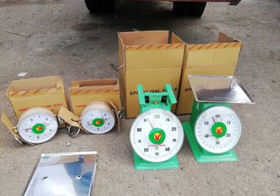 إتلاف موازين مستوردة ممنوع استخدامها بميناء عدن