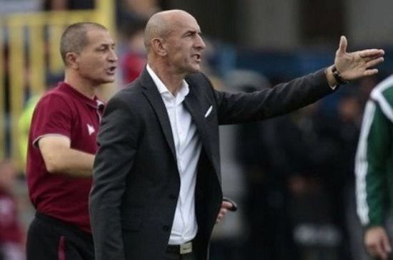 منافس الأهلي.. المريخ السوداني يتعاقد مع مدرب الإسماعيلي السابق