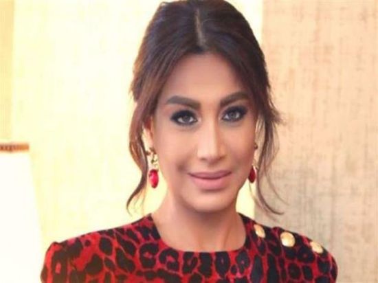 بسمة وهبة تسافر لعلاج أحبالها الصوتية (فيديو)