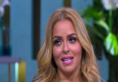 وسط صراعه مع كورونا.. مها الصغير تحكي قصة عودة والدها لوالدتها بعد انفصال سنوات