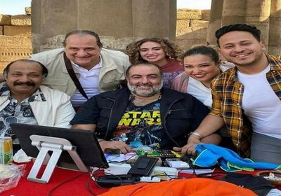 خالد الصاوي رفقة حمدي الميرغني ومحمد ثروت في كواليس فيلم "تماسيح النيل"