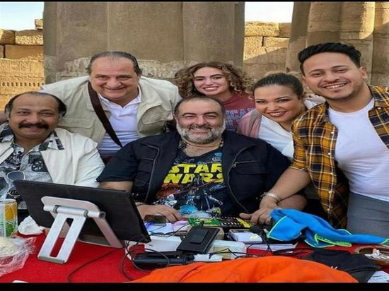 خالد الصاوي رفقة حمدي الميرغني ومحمد ثروت في كواليس فيلم "تماسيح النيل"