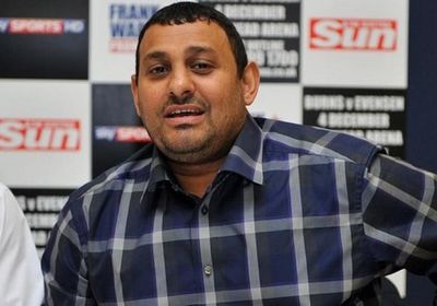 مليشيا الحوثي تقتحم فيلا الملاكم نسيم حميد وتنهبها