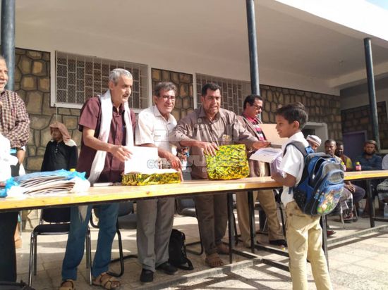 تكريم الطلاب المتفوقين بمدرسة خالد بن الوليد في جعار