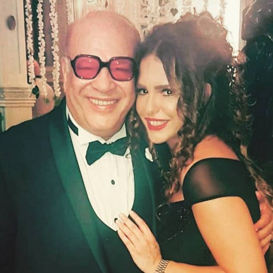 دنيا عبد العزيز تحتفل بعيد ميلاد صلاح عبدالله