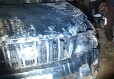 مجهولون يضرمون النار بسيارة في ذُبحان